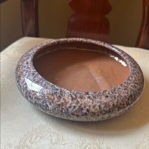 Haeger art pottery ceramic dusty rose, mauve low footed planter pot, 1986